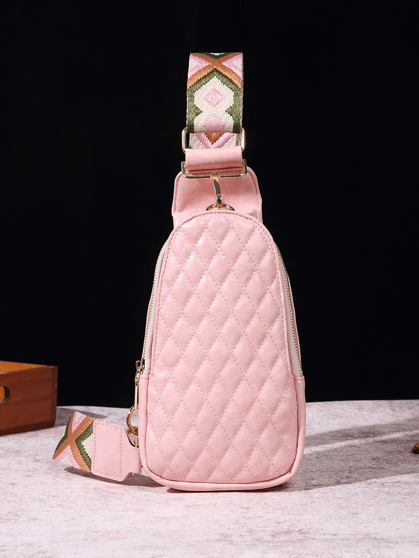Quilted Sling Chest Bag with G - مراجعة Outdoor Adventure Quilt وسعره