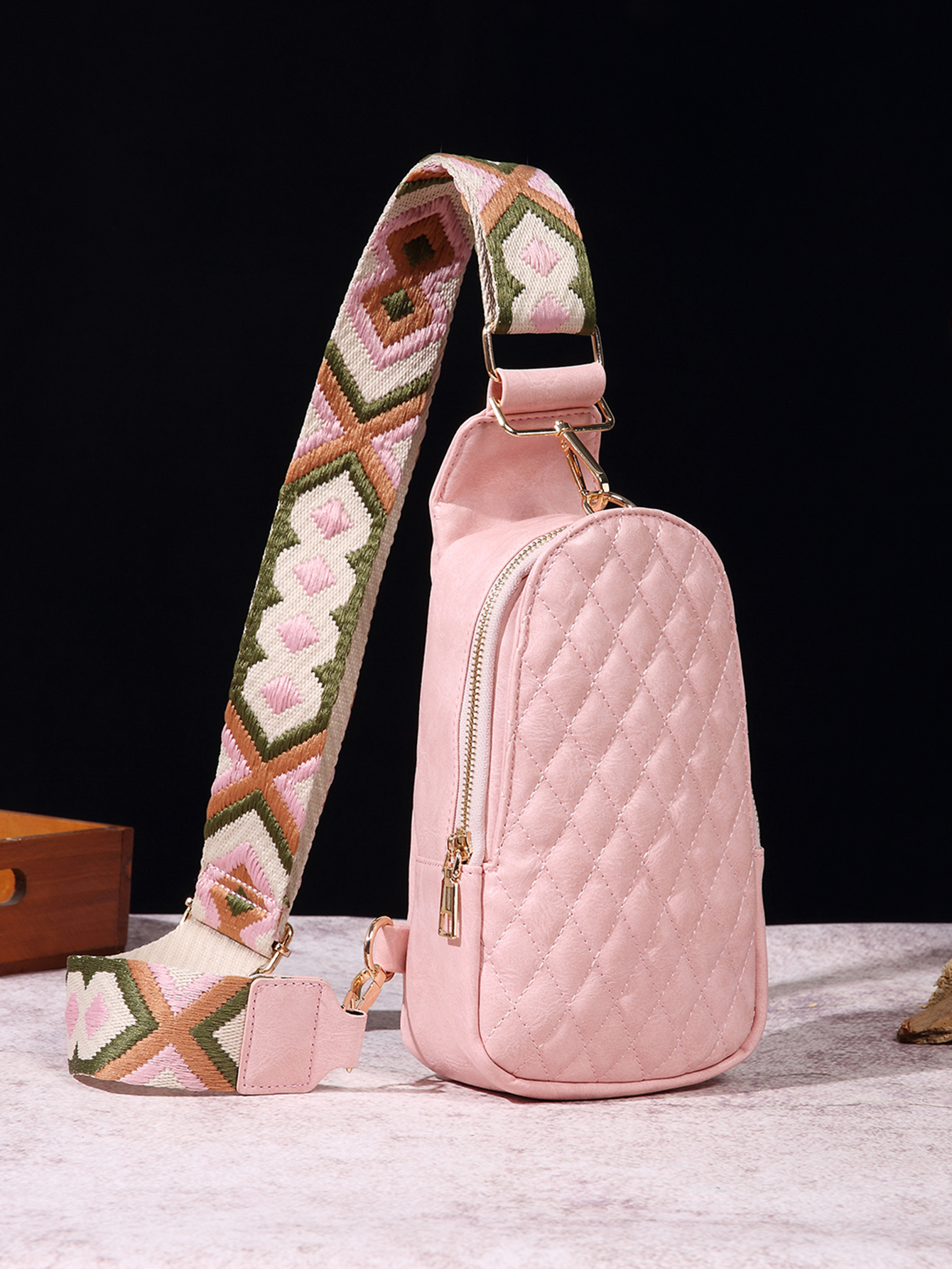 Quilted Sling Chest Bag with G - مراجعة Outdoor Adventure Quilt وسعره